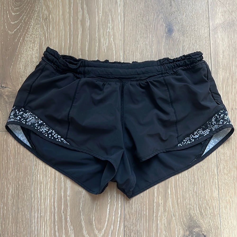black lululemon shorts